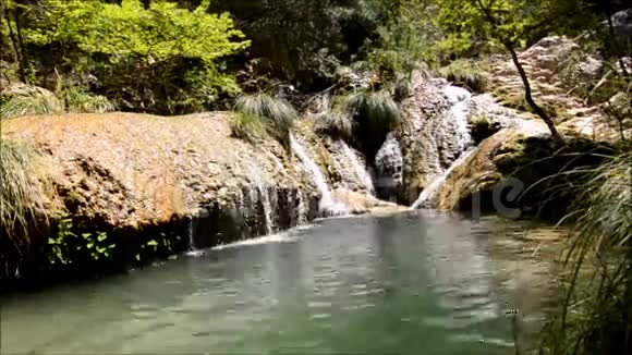 希腊的Polilimnio瀑布视频的预览图