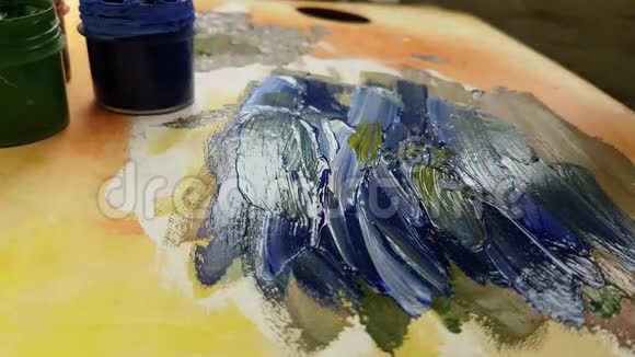 手绘与绘画表现艺术色彩绘画创意水彩器材装饰视频的预览图