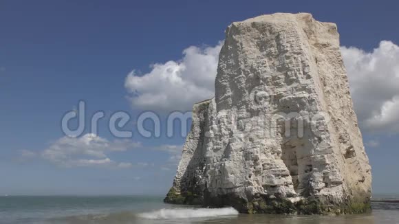 海边的白色岩石视频的预览图
