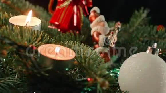 圣诞老人玩具和圣诞树的圣诞故事视频的预览图
