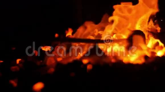 铁匠工场火焰燃烧视频的预览图