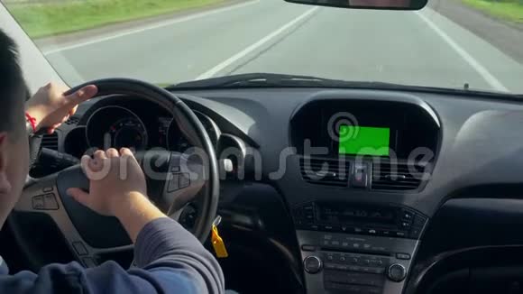 在车里GPS模块打开绿色屏幕视频的预览图