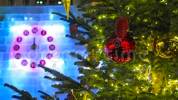 莫斯科圣诞钟和杉树新年的第一分钟视频的预览图