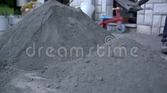 混合沙子和石灰视频的预览图