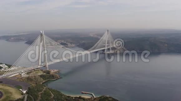 伊斯坦布尔第三桥的鸟瞰图视频的预览图