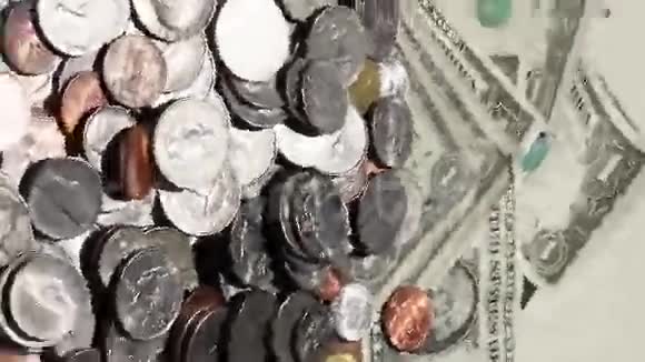 美元和美分旋转视频的预览图