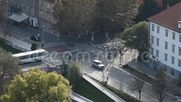卢布尔雅那市的十字路口视频的预览图