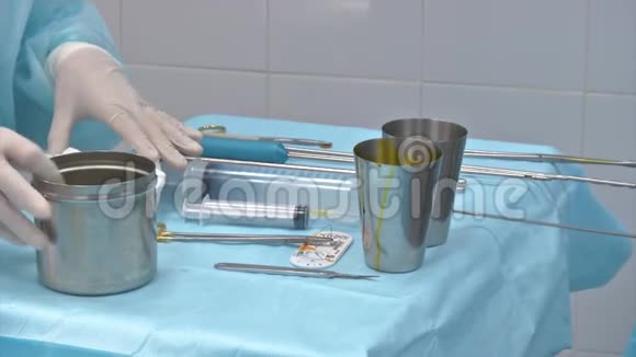 医疗设备手术器械和工具包括手术刀钳和镊子视频的预览图