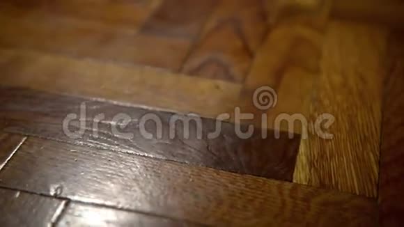 旧木地板滑动视频的预览图