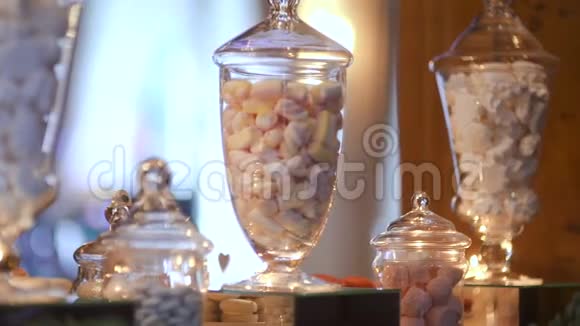 装饰传统蛋糕婚礼蛋糕糖果视频的预览图