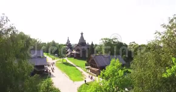 重建旧的俄罗斯村庄旧房屋视频的预览图