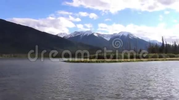 雪时的佩托湖视频的预览图