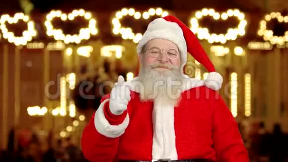 圣诞老人竖起大拇指视频的预览图