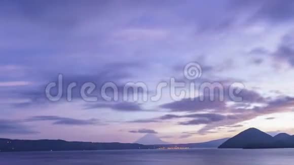 著名的托亚湖与约提山的日出运动时间推移视频的预览图