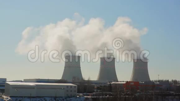 厚管火力发电厂排放烟雾视频的预览图