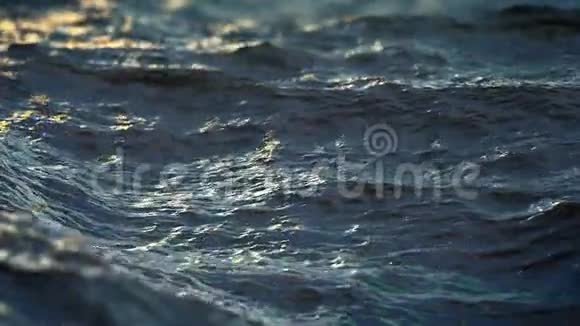 关闭海洋水面可循环视频的预览图
