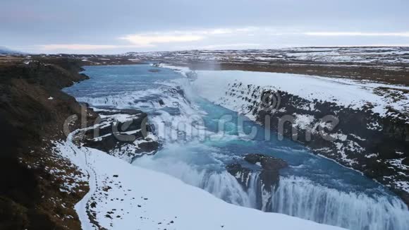 冰岛冬天的海鸥瀑布视频的预览图