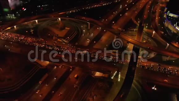 航空运输道路交汇处夜间现代城市交通道路运输路交叉口视频的预览图