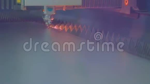 切割金属数控机床自动激光切割数控刀具视频的预览图