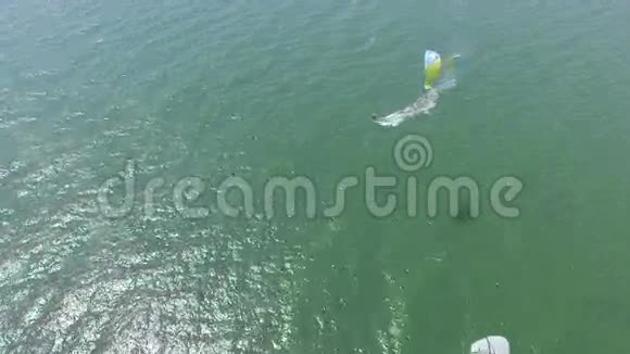 风筝冲浪空中视频的预览图
