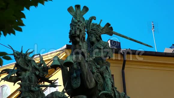 斯德哥尔摩圣乔治和龙的雕像古老的城市瑞典视频的预览图