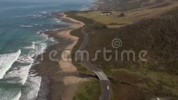 伟大的海洋道路空中镜头视频的预览图