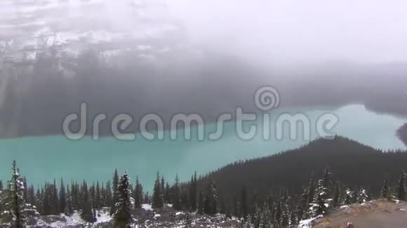 雪时的佩托湖视频的预览图