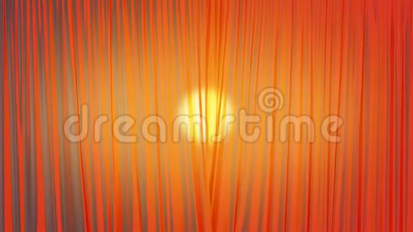 美丽的橙色日落太阳穿过波浪幕风中轻丝窗帘3D动画视频的预览图