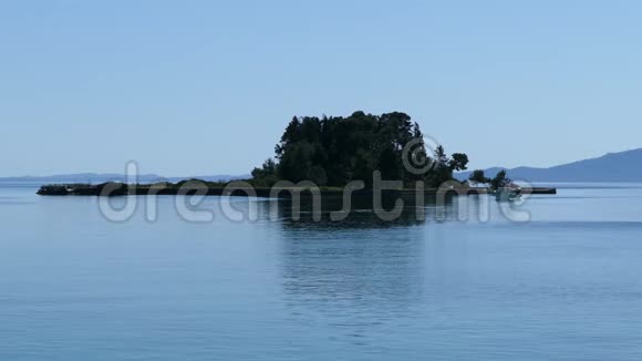 美丽的卡诺尼山地区在科孚岛与庞蒂科尼西岛和瓦拉赫纳修道院老鼠岛视频的预览图