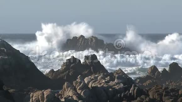 美国加利福尼亚州威斯特海岸大浪视频的预览图