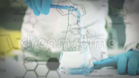 实验室烧杯和试管有数据和化合物的结构公式视频的预览图