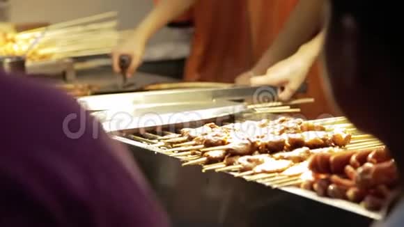 中国传统街头美食视频的预览图
