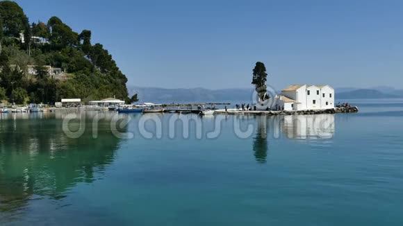 美丽的卡诺尼山地区在科孚岛与庞蒂科尼西岛和瓦拉赫纳修道院老鼠岛视频的预览图