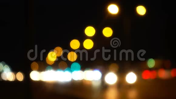 城市夜间交通拥挤视频的预览图