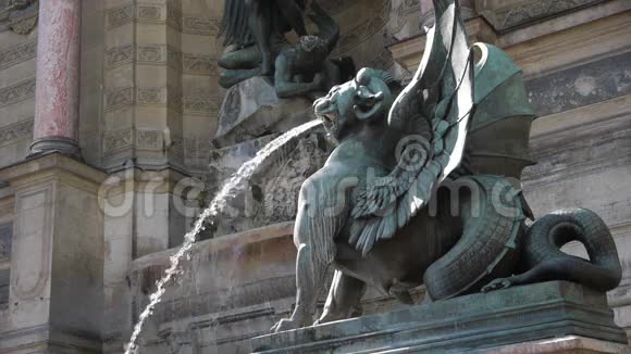 法国巴黎圣米歇尔喷泉和雕像视频的预览图