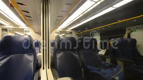 从火车上看到的阿平宁景观视频的预览图