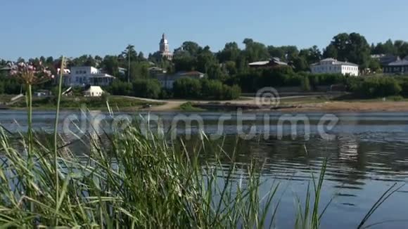 从河畔看俄罗斯小镇视频的预览图