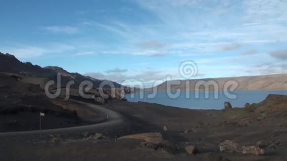 从格陵兰岛通往北冰洋海岸的道路视频的预览图