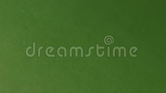 绿色背景下的爆米花慢动作特写镜头2射击视频的预览图