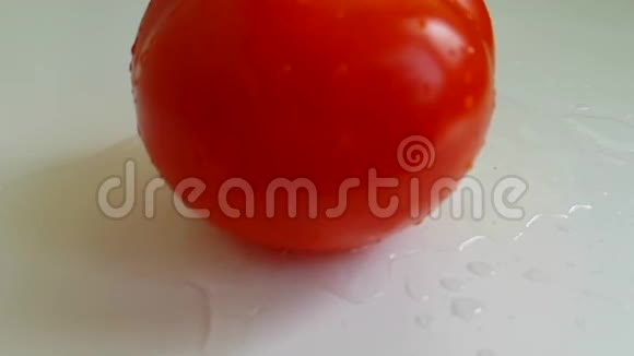 西红柿成熟健康生纯净水浇维生素缓动射击湿摔视频的预览图