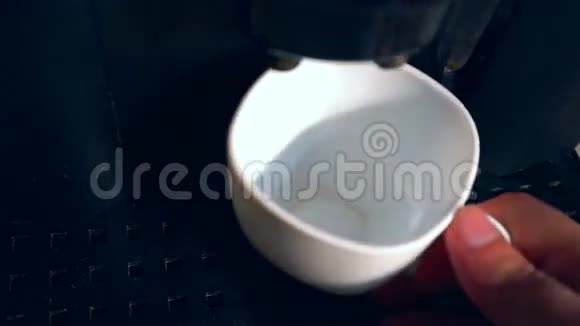 如何用咖啡机煮咖啡视频的预览图