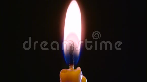 蜡烛亮了出去了黑色背景关门视频的预览图