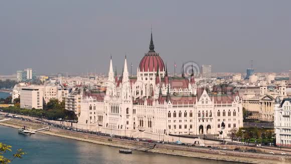 布达佩斯议会和多瑙河视频的预览图