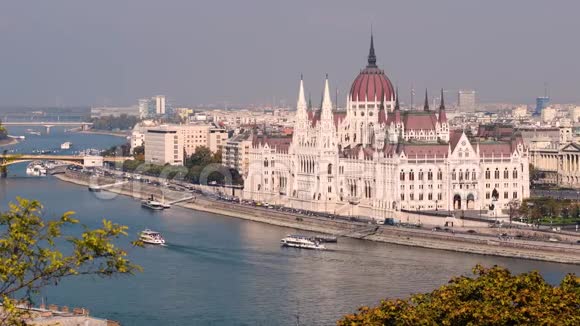 布达佩斯议会和多瑙河视频的预览图