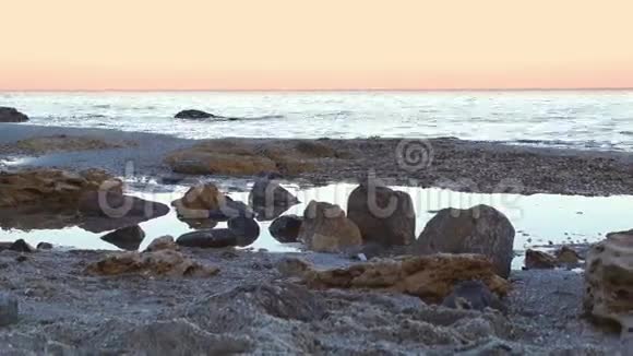 日落时的海边视频的预览图