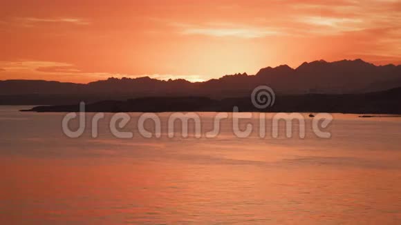 美丽的日落越过大海埃及西奈视频的预览图