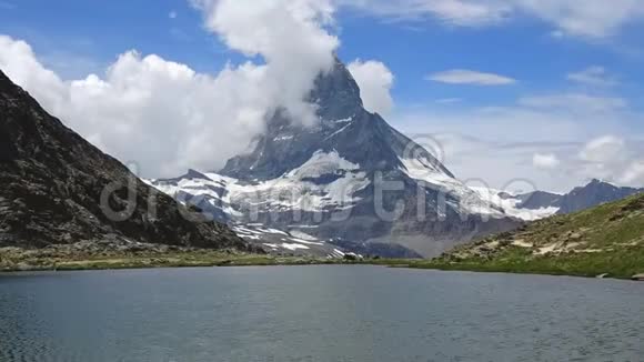 瑞士泽马特的马特霍恩峰和斯泰利塞湖的时间视图视频的预览图