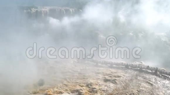 伊瓜苏瀑布的水流迅速视频的预览图