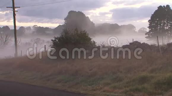 澳大利亚农村公路潘雾雾视频的预览图