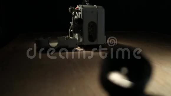 老式8毫米相机和投影仪视频的预览图